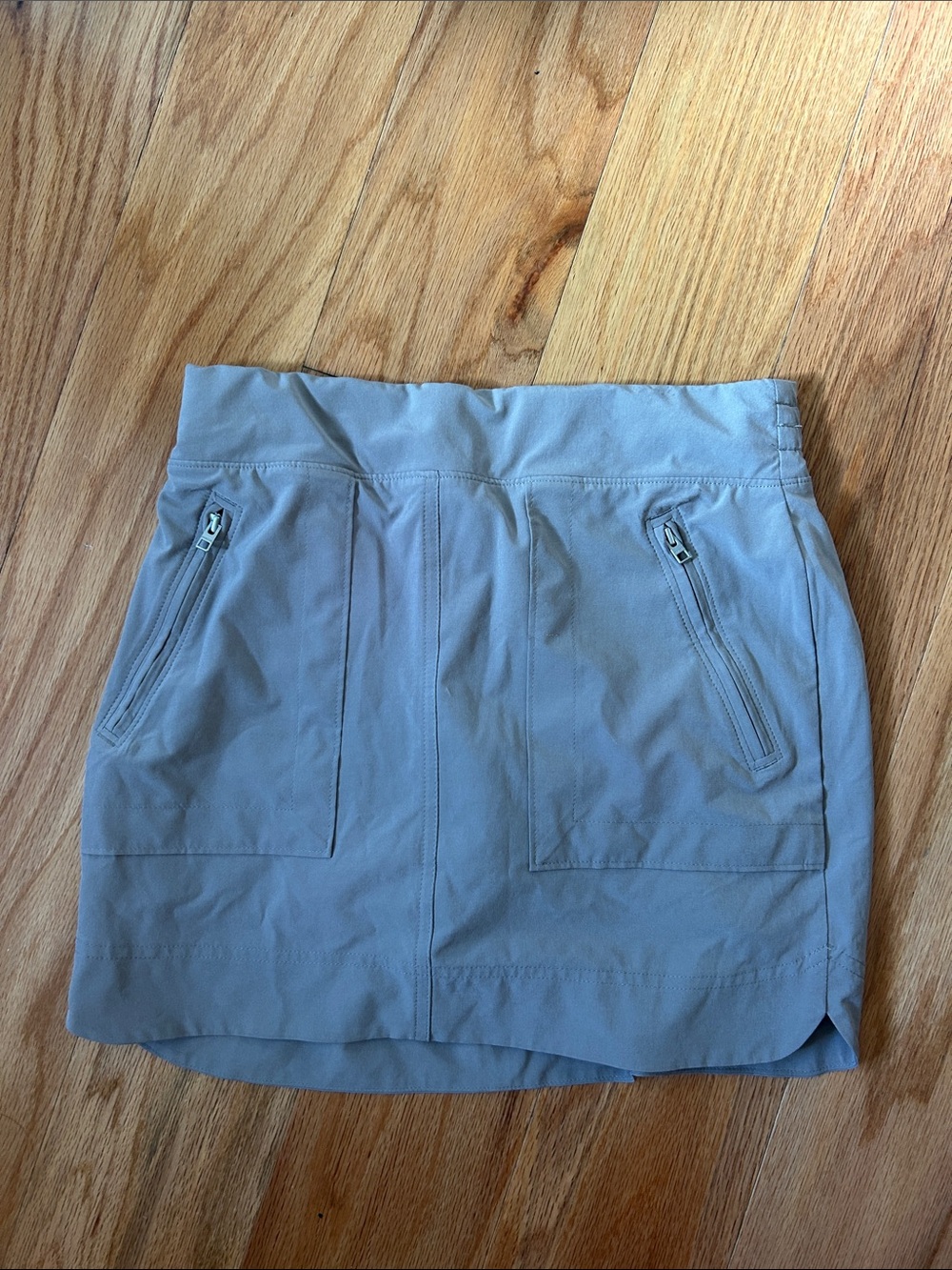 Athleta Women’s Light Gray Active Skort with Zipper Pockets